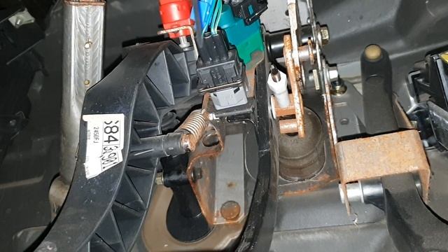 Ford Mondeo mk3 brake light switch replace смотреть онлайн