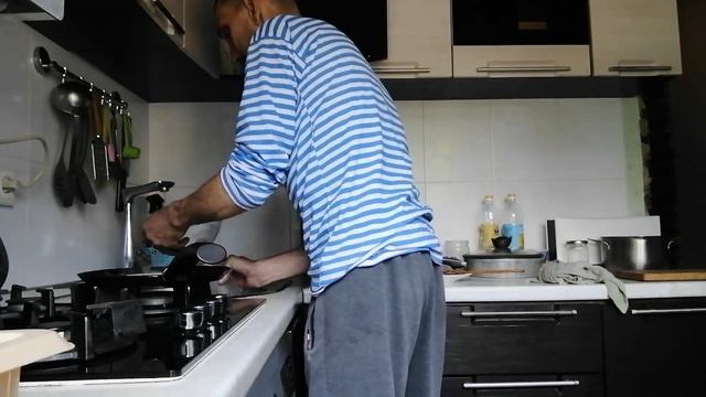 ? БЛИНЫ (пробую переворачивать))... смотреть онлайн