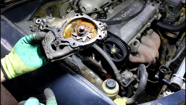 Сожрало крыльчатку помпы замена помпы на Kia Clarus 2,0 Киа Кларус 1996 года
