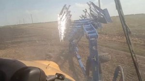 Пахота 2022! Зверь пашет поле 8-ми корпусным плугом! Вспашка поля с ячменëм