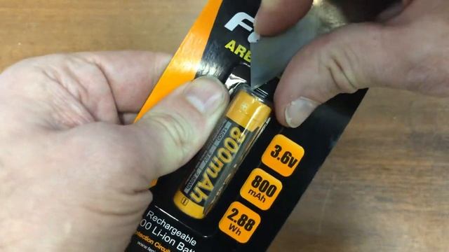 Аккумулятор Fenix ARB-L14 800mAh - Обзор и распаковка смотреть онлайн