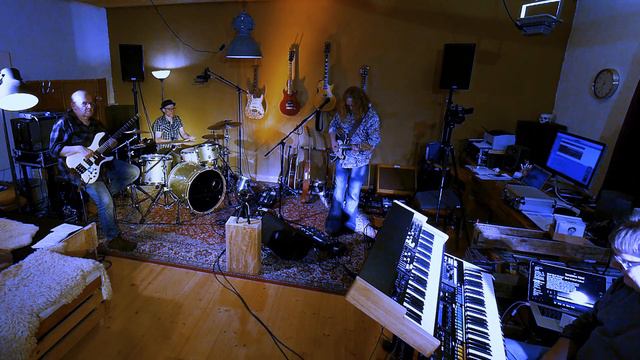 Bluebird Dudes - Sensitive Kind - The Songs of JJ Cale & Eric Clapton смотреть онлайн