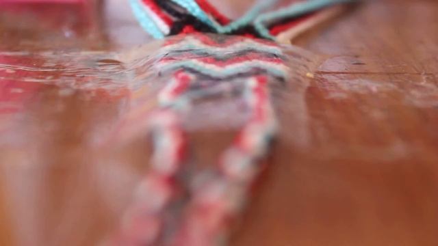 как плести фенечки)) видео урок № 2. фенечка-двойная стрелка смотреть онлайн