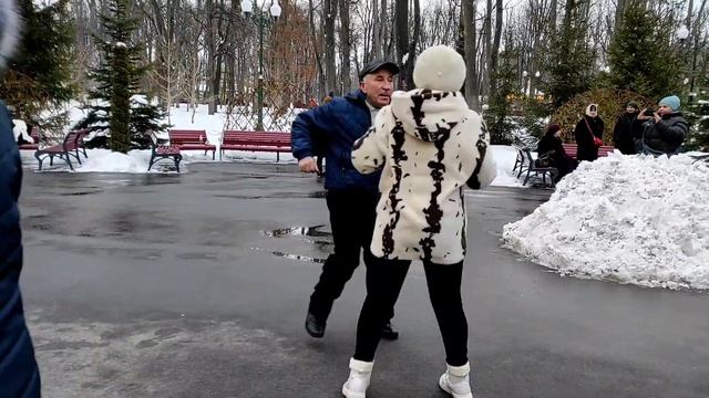 ТАНЦЫ В ПАРКЕ ГОРЬКОГО/РЕТРО ПАРК/ХАРЬКОВ/ФЕВРАЛЬ 2022?? смотреть онлайн