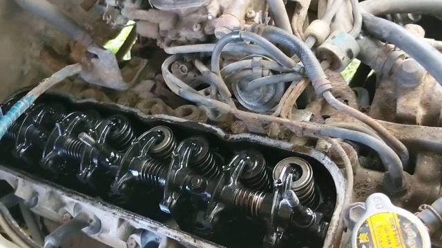 Тойота 3y под клапанной крышкой.