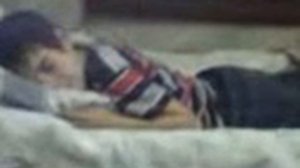 мальчик и кровать