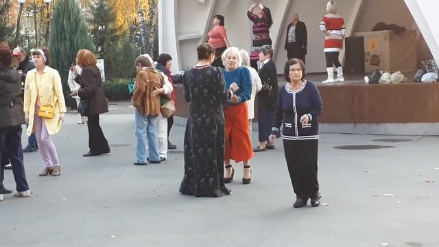 Я до тебя будто вовсе не жил...Народные танцы в парке Горького. смотреть онлайн