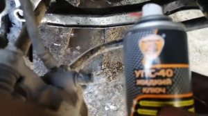 Откручиваю болт крепления шкива коленвала Матиз 96611624