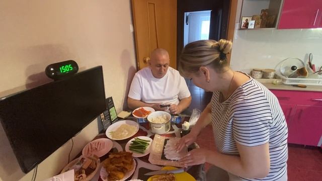 ПРИЕХАЛ МУЖ / ГОТОВИМ РОЛЛЫ / ЗАСТОЛЬЕ смотреть онлайн