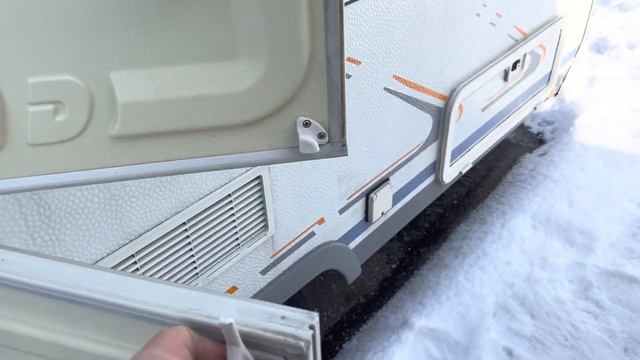 Обзор прицепа дачи Dethleffs Family-390/4. смотреть онлайн