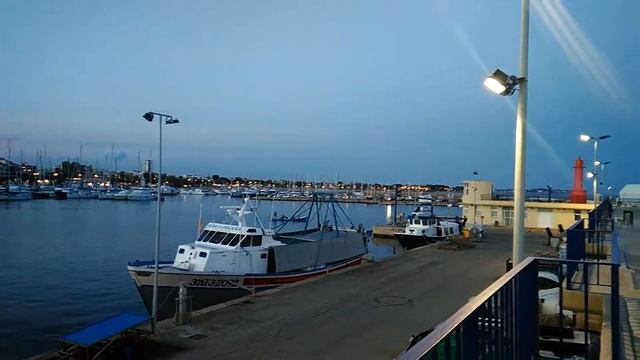 Прогулка по ...Камбрильс. Вечерний экспромт в порту Камбрильса 2. смотреть онлайн