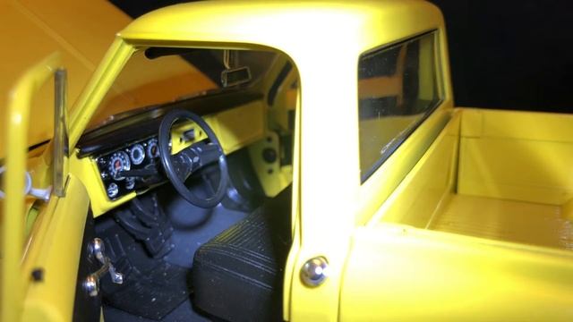 Highway 61 1/18 1969 Chevy Fleetside Pickup (C10) Review смотреть онлайн