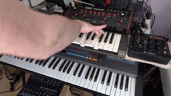 Behringer Solina String-Ensemble & Waldorf 2-Pole song Filtered Strings 27.7.2023