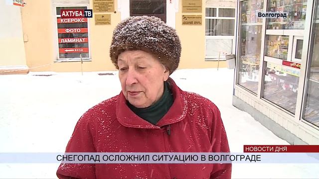 (16+) Работе дорожников мешают фуры и припаркованный транспорт смотреть онлайн