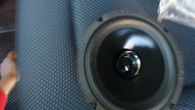 Замена штатной акустики на Урал молот в Toyota BB смотреть онлайн