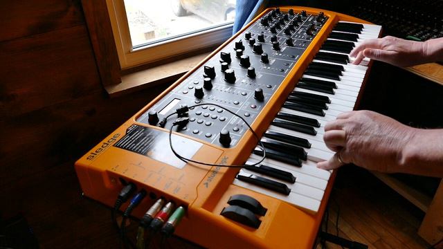 Studiologic Sledge RuSAD Prototype Demo смотреть онлайн