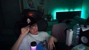 еля плаг рассказывает про свой первый раз