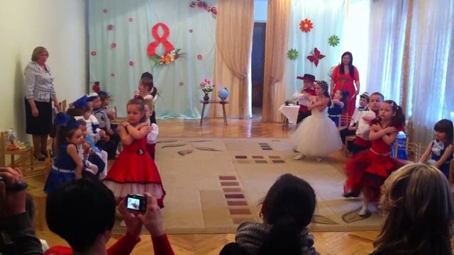 танго! димка первый с лева! садик №45 смотреть онлайн