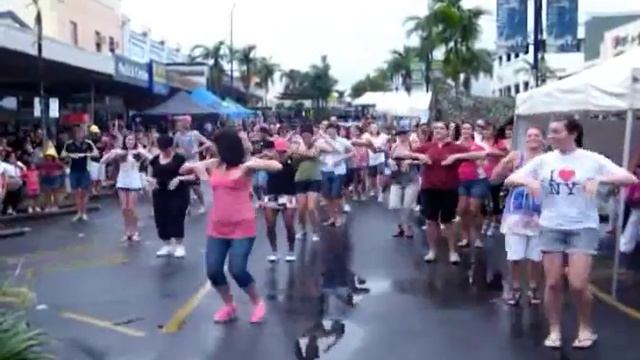 Livin' La Vida Loca - Zumba With Helen Flash Mob Innisfail