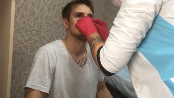 Пирсинг прокол носа