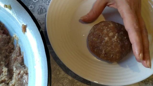 Домашние котлеты из свинины. смотреть онлайн