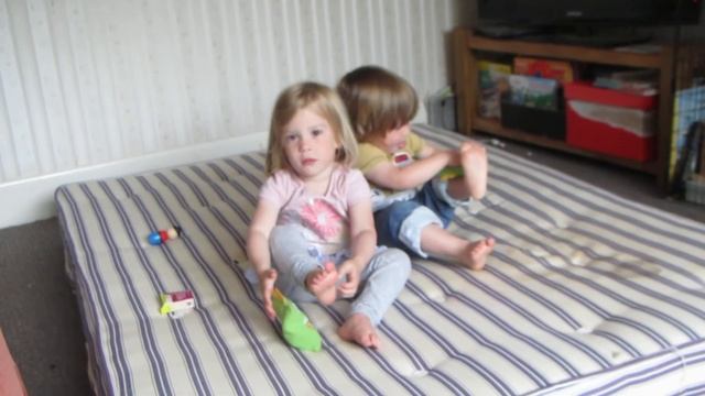 Jumping Bean Bag Club Review смотреть онлайн