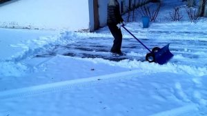 Скребок на колёсах быстро и полезно :)