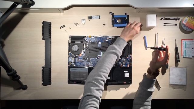 ALIENWARE 15 R3 - REEMPLAZO PASTA TÉRMICA смотреть онлайн