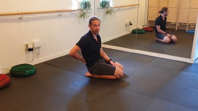 Japanese (Seiza) sitting position | The MSK Physio смотреть онлайн
