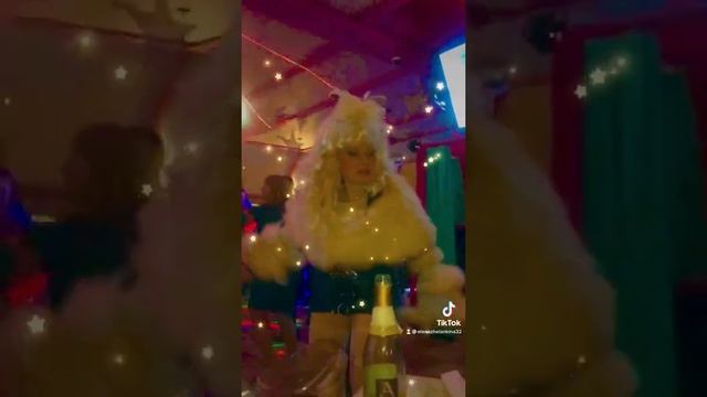 Новогодняя… Кафе «Идиллия», улица Комсомольская, 8!!! Город Брянск!!! Вам всегда рады здесь!!!❤️? смотреть онлайн