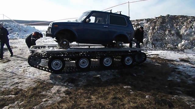 Выставка спецтехники. Вездеход ТСН 74 Нива на гусеница. смотреть онлайн