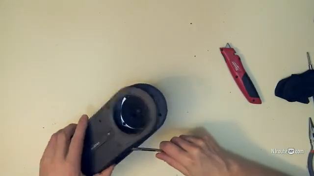 Creative D100 Bluetooth Speaker Opening and Repair смотреть онлайн