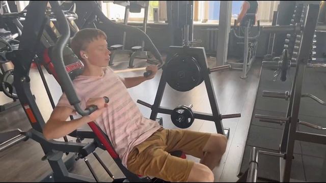 МОЩНАЯ ТРЕНИРОВКА ГРУДИ | ПОЖАЛ В НАТУРАХУ 60 КГ!!! смотреть онлайн