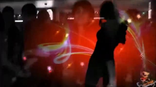 ДЕВОЧКА ТАНЦУЕТ ВСЕХ ПАРНЕЙ ВОЛНУЕТ !!! смотреть онлайн