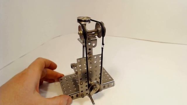 Вертикально-сверлильный станок из конструктора Малыш смотреть онлайн