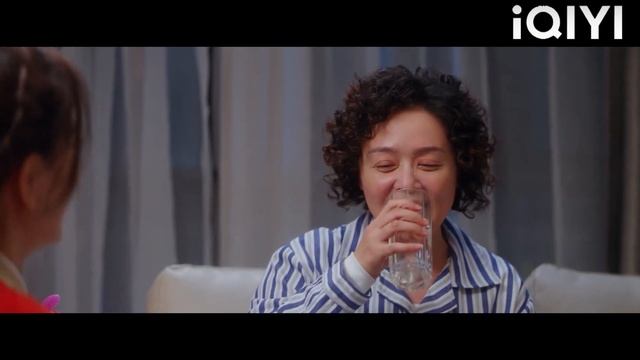 Ibu Ketua Pegawai Eksekutif berpuas hati dengan Cinderella, memberitahunya rahsia besar CEO! смотреть онлайн