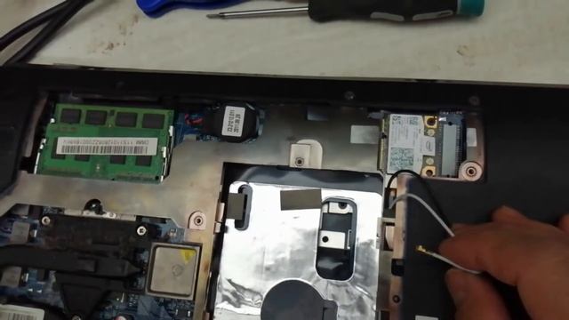 Lenovo IdeaPad Z570 Notebook Disassembly and repair (no power) смотреть онлайн
