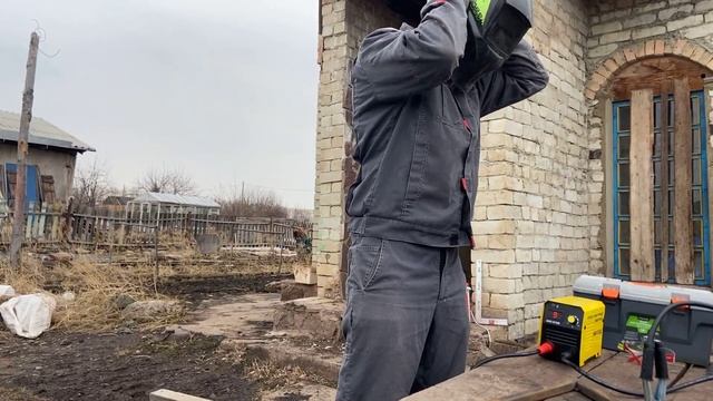 Распаковка! Сварочный аппарат с Леруа Мерлена АИС-210Д. смотреть онлайн