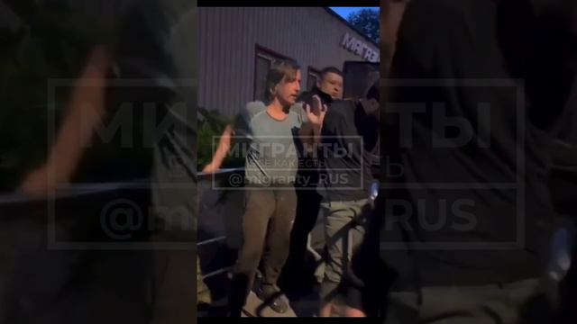 Прохожие задержали мигранта педофила смотреть онлайн