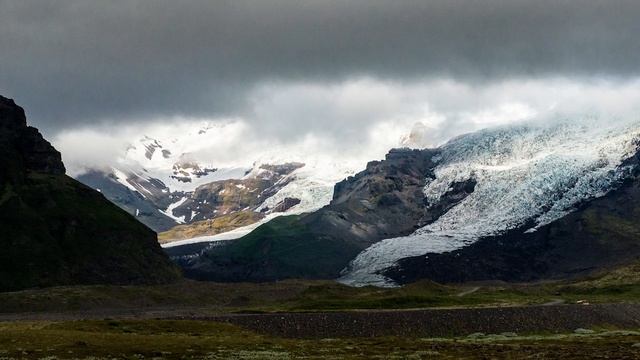 Страна, где двери никто не запирает на ключ, нет нужды в частных клиниках и военнослужащих смотреть онлайн