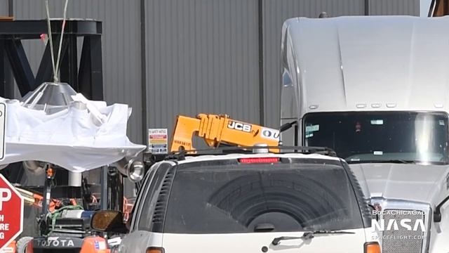 SpaceX Boca Chica - New Thrust Puck Delivered - Crews Work Towards 150m Hop смотреть онлайн