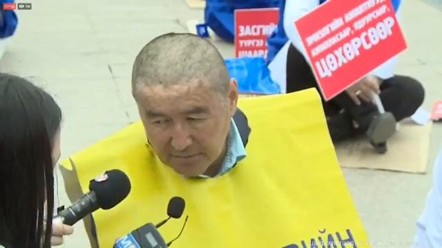 Монгольские врачи бреют головы в знак протеста против низких зарплат смотреть онлайн