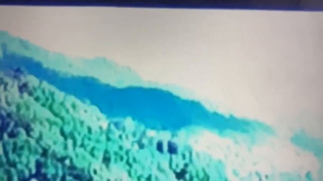 НЛО/ UFO - ЛЕТАЮЩАЯ ТАРЕЛКА неожиданно взмывает на заднем плане. Увеличена и Опознана!