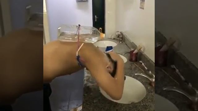 ВОТ ТАК НУЖНО МЫТЬ ГОЛОВУ / ДОМА??? смотреть онлайн