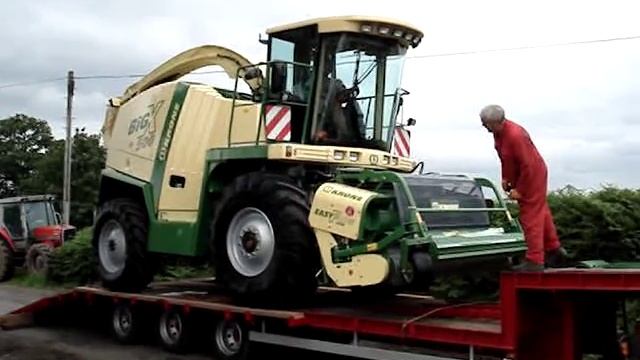 New krone coming off low loader смотреть онлайн