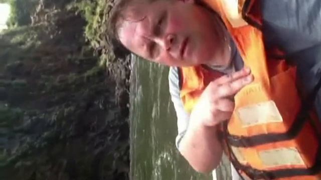 На лодке пред водопадом смотреть онлайн