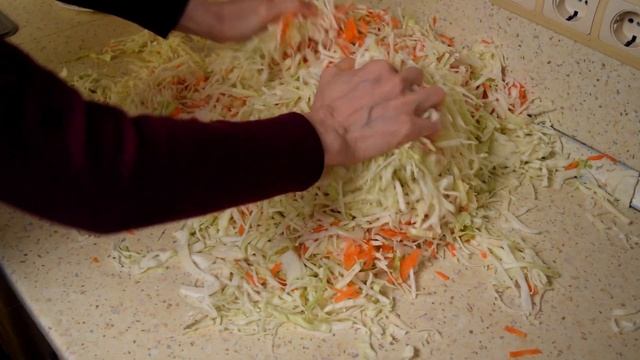 Квашеная капуста - простой рецепт хрустящей квашеной капусты от @VegaDina смотреть онлайн