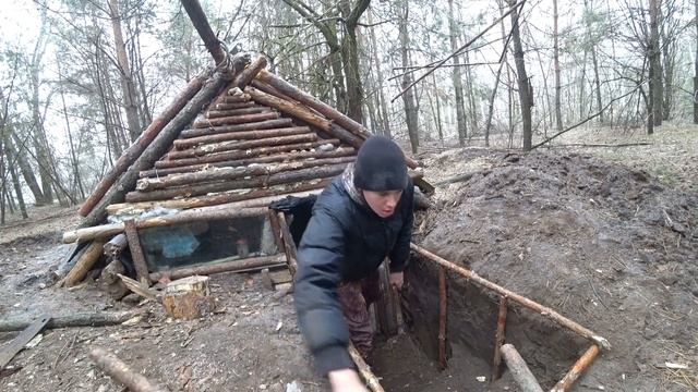 СДЕЛАЛ КАРКАС СТУПЕНИЙ В ЗЕМЛЯНКЕ! смотреть онлайн