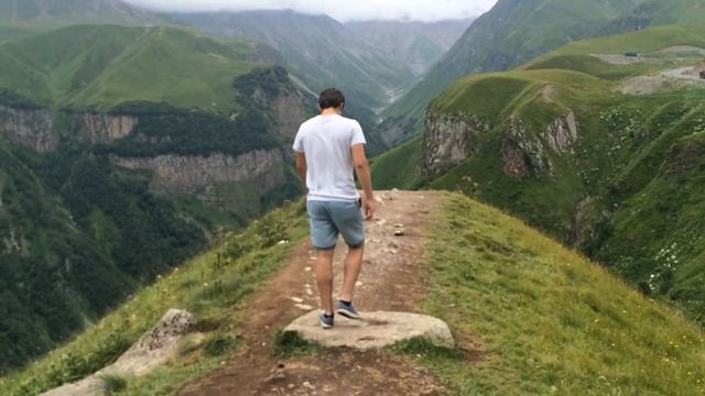 Gudauri, Kazbegi, Georgia. Travelling around the world. Third trip with friends. смотреть онлайн