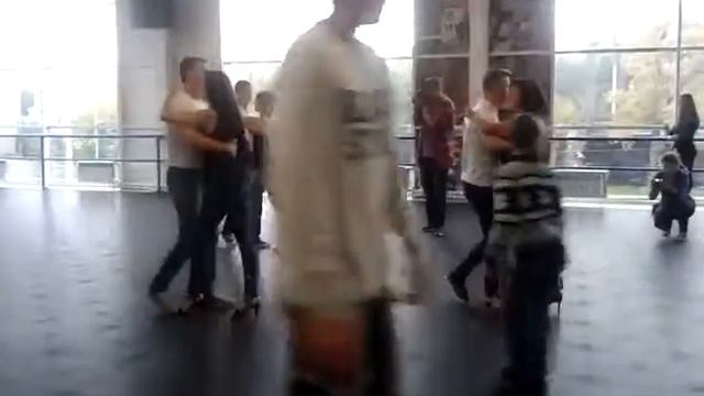 Танцуем Кизомбу на Роллердроме Roll Bounce! смотреть онлайн